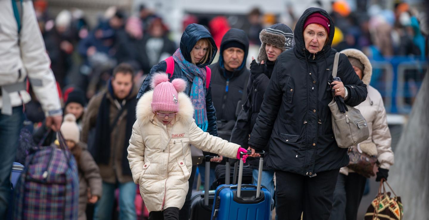 ukrainian families walking